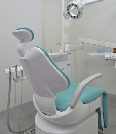 院長　岡崎　麻子